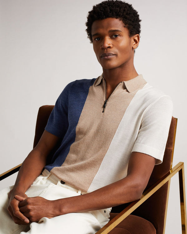 SWANSEA-Knitwear-Dress to impress in SWANSEA. This colour-blocked polo is made of super-soft Merino wool and is cut in a classic polo shirt style with a short front zipper and a ribbed hem. Get ready for the compliments to roll in. This product contains 100% non mulesed wool and means the animal welfare of the sheep has been respected. Polo shirt Vertical stripes Merino wool Short sleeves Our model is 6'2" / 1.87m and wears a Ted size 3- Ted Baker Romania